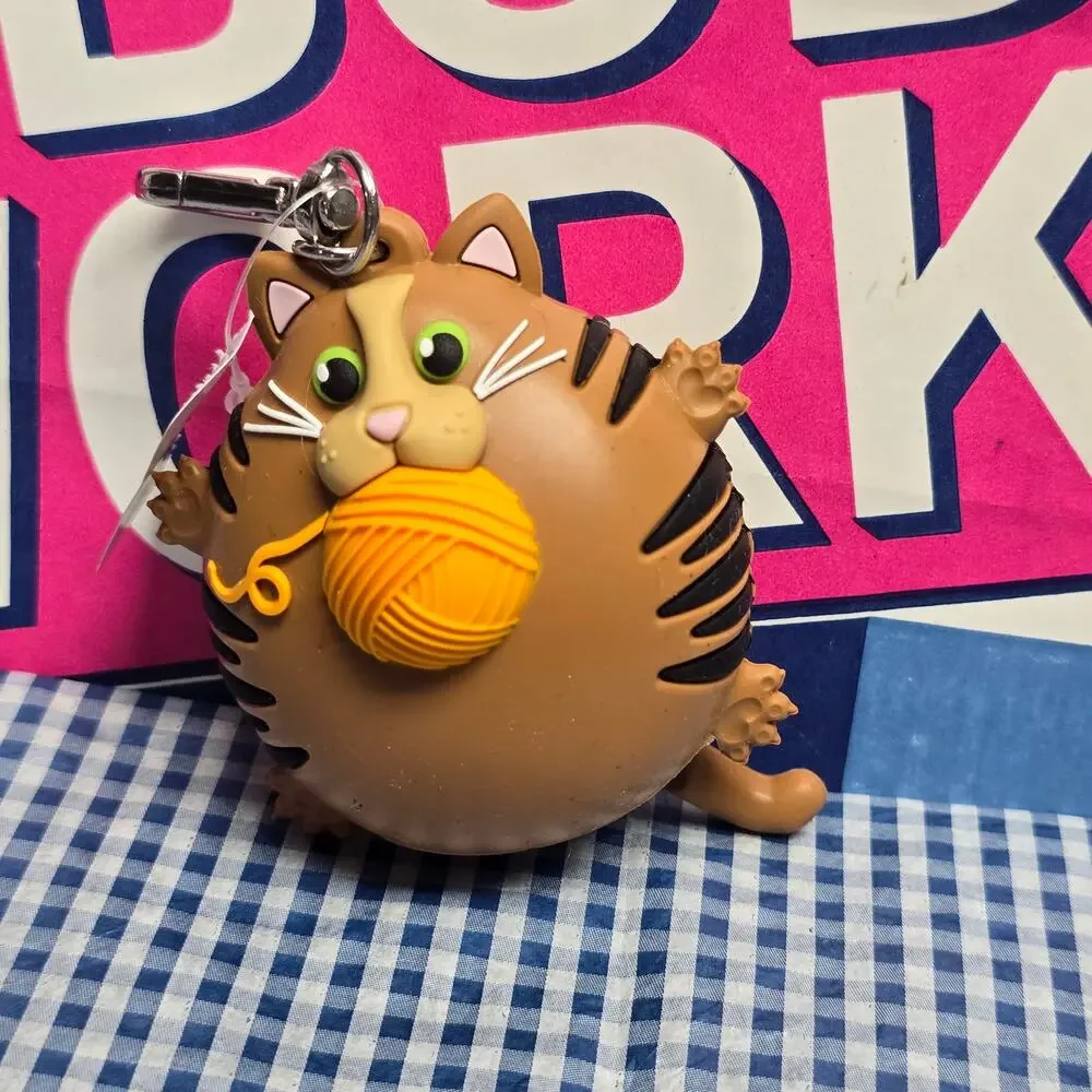 BBW Brown Cat Playing w. Yarn Pocketbac Holder Keychain Backpack Purse Luggage